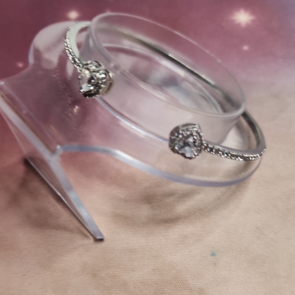 Elegant Silver Bracelet with Crystal Accents